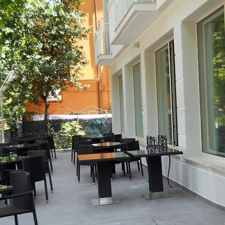 צ'סנטיקו Hotel Favorita מראה חיצוני תמונה
