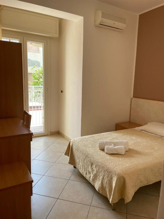 צ'סנטיקו Hotel Favorita מראה חיצוני תמונה