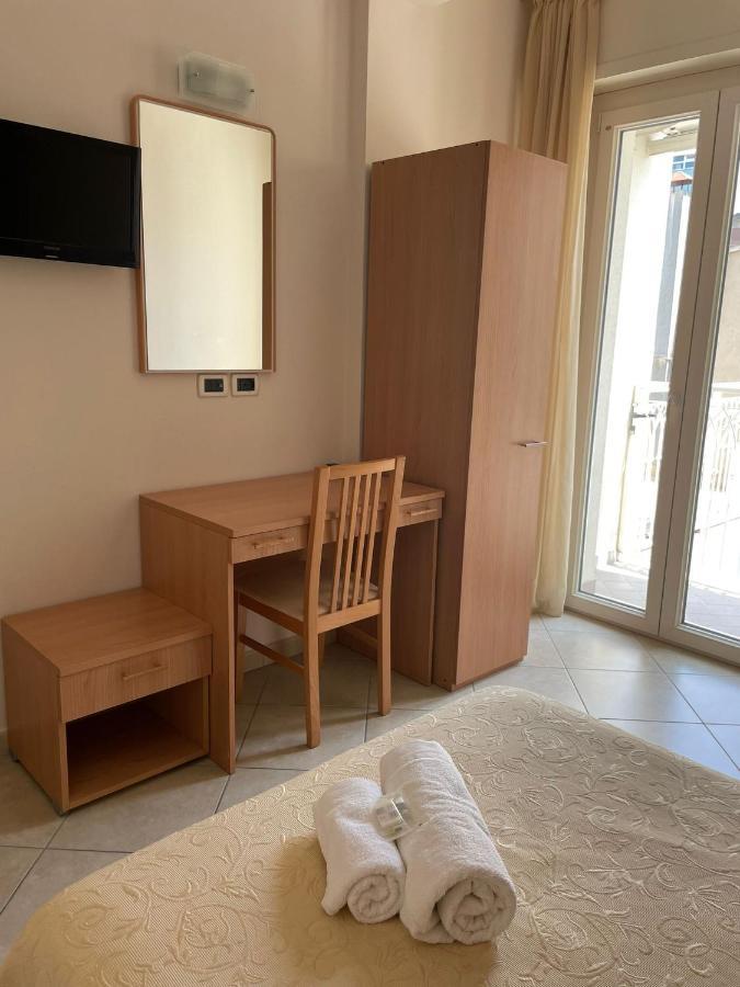 צ'סנטיקו Hotel Favorita מראה חיצוני תמונה