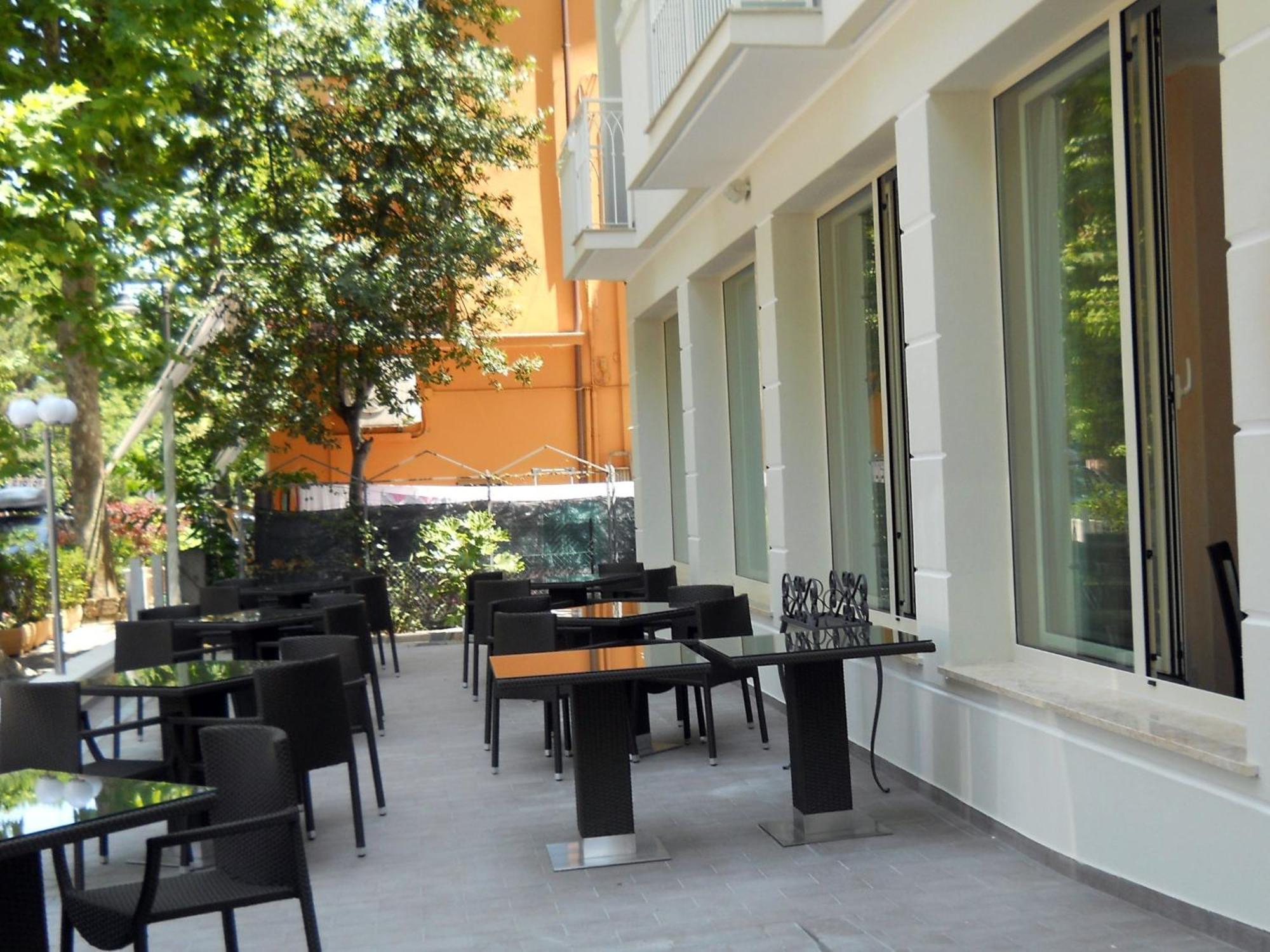 צ'סנטיקו Hotel Favorita מראה חיצוני תמונה