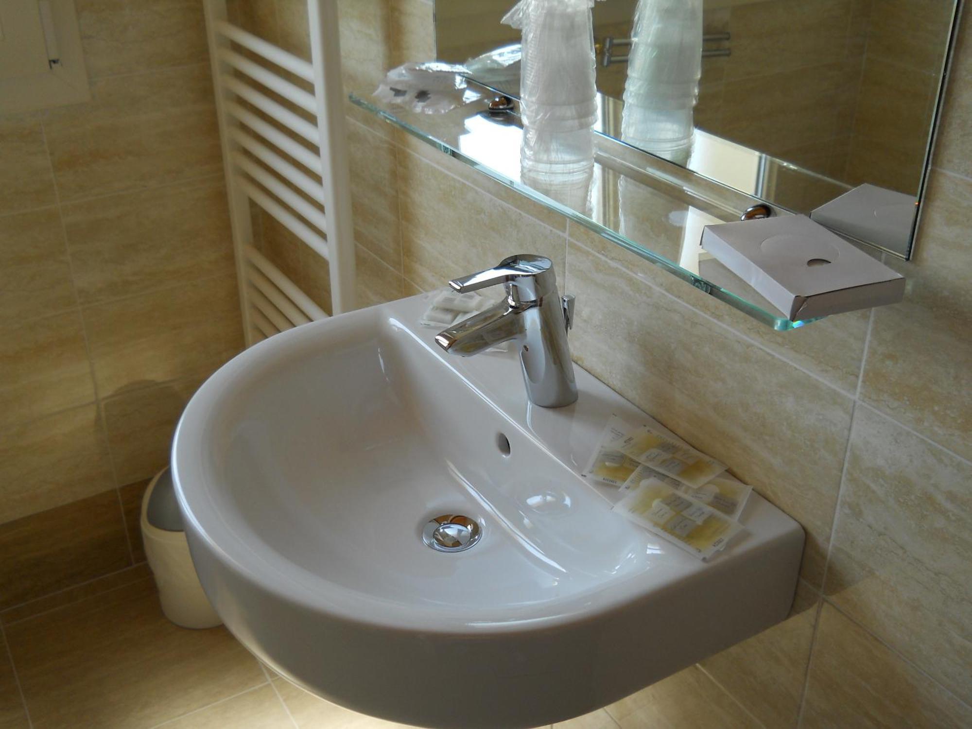 צ'סנטיקו Hotel Favorita מראה חיצוני תמונה