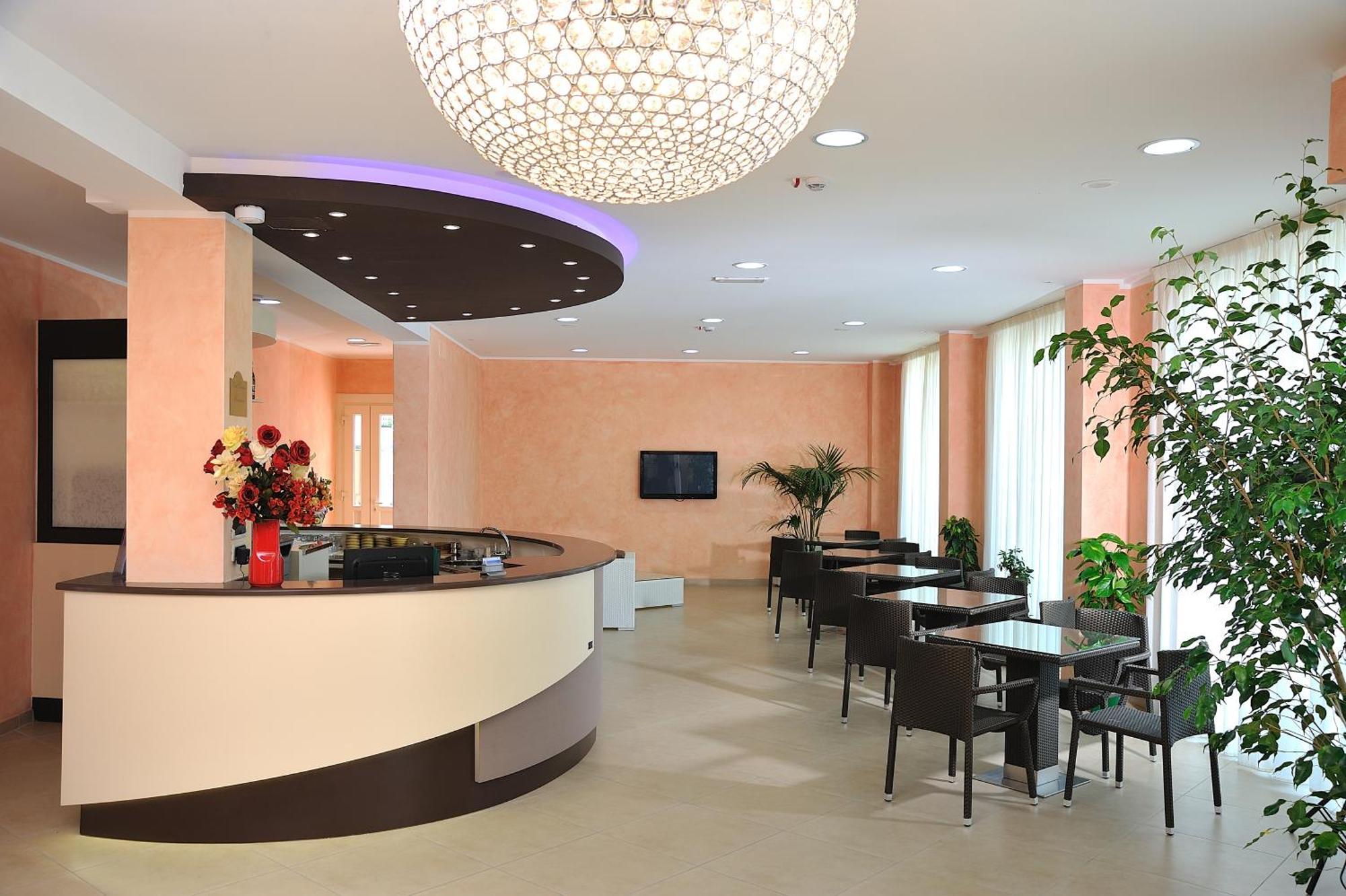 צ'סנטיקו Hotel Favorita מראה חיצוני תמונה