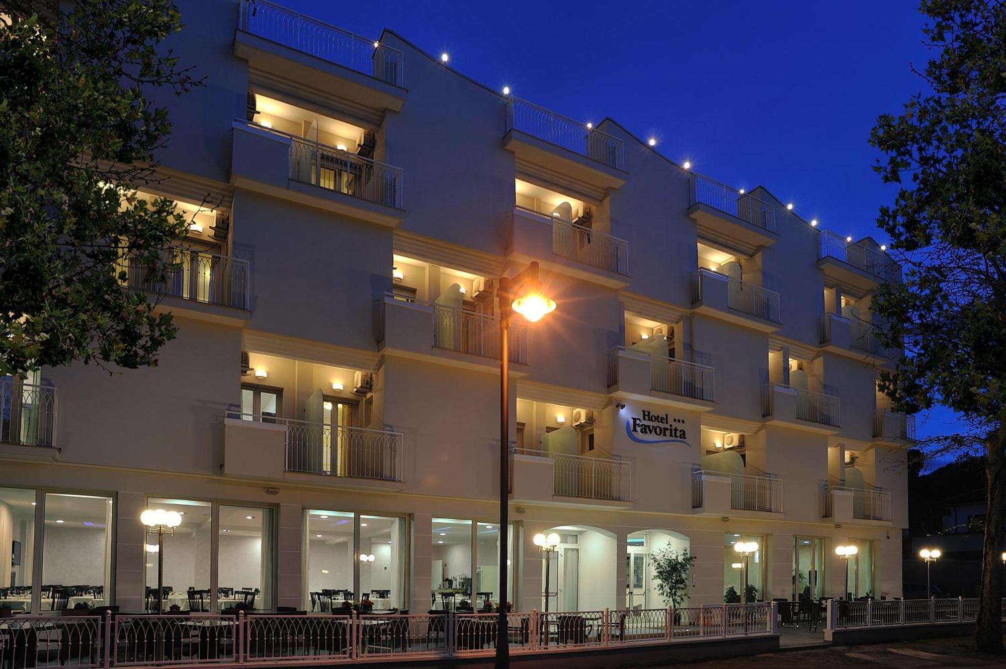 צ'סנטיקו Hotel Favorita מראה חיצוני תמונה