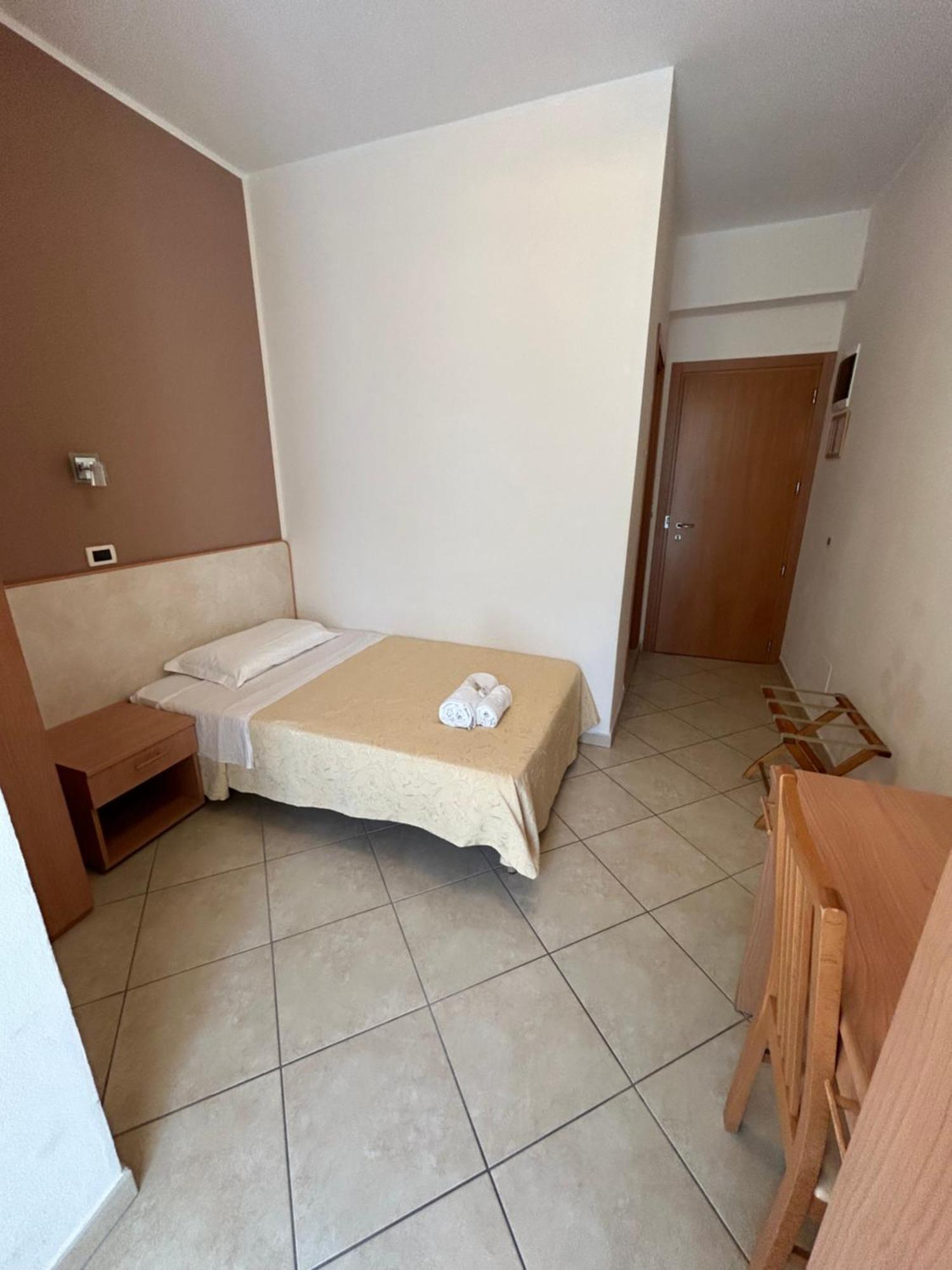צ'סנטיקו Hotel Favorita מראה חיצוני תמונה