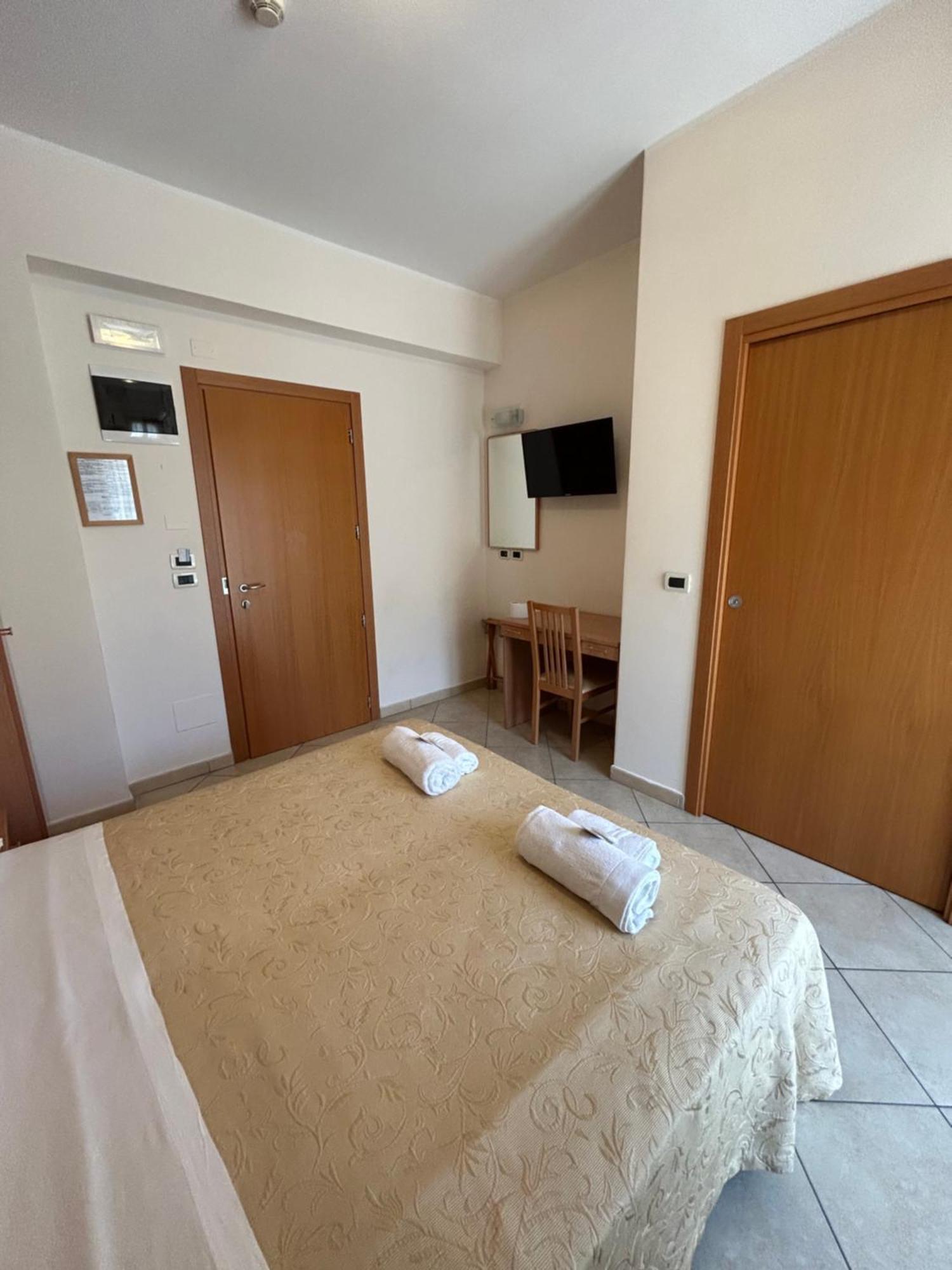 צ'סנטיקו Hotel Favorita מראה חיצוני תמונה