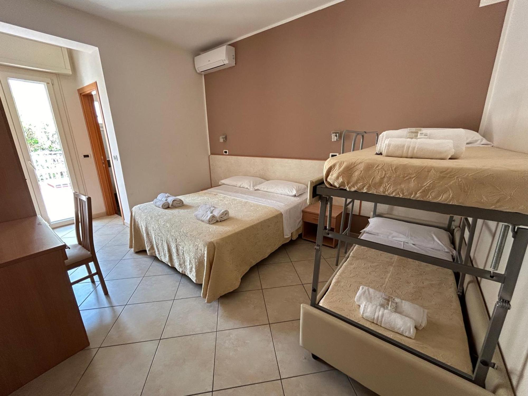צ'סנטיקו Hotel Favorita מראה חיצוני תמונה