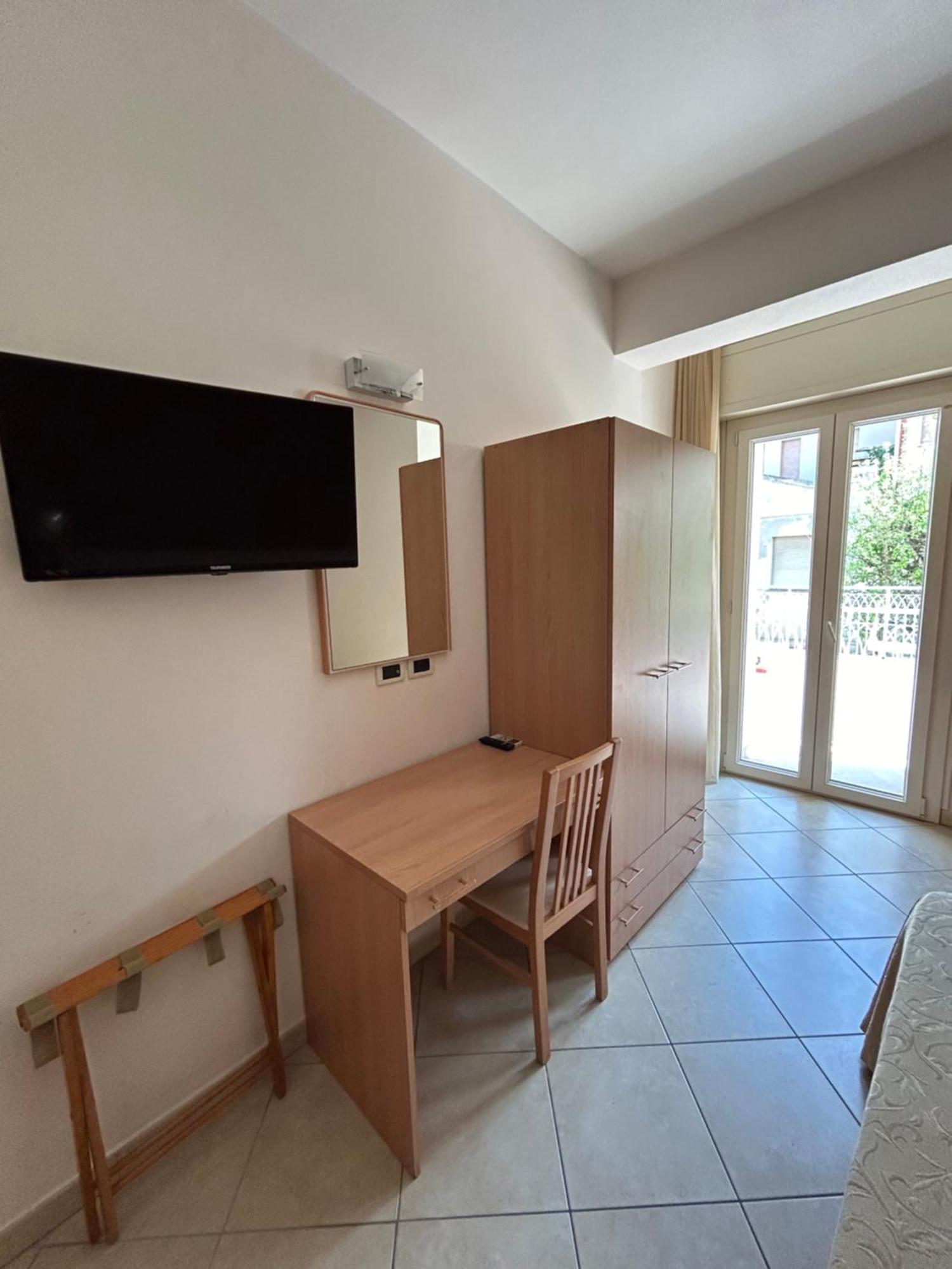 צ'סנטיקו Hotel Favorita מראה חיצוני תמונה