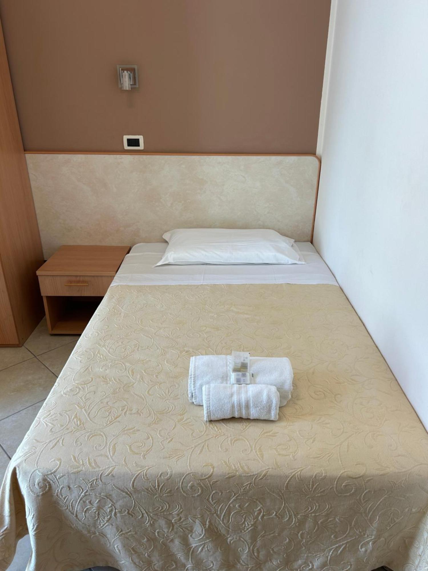 צ'סנטיקו Hotel Favorita מראה חיצוני תמונה