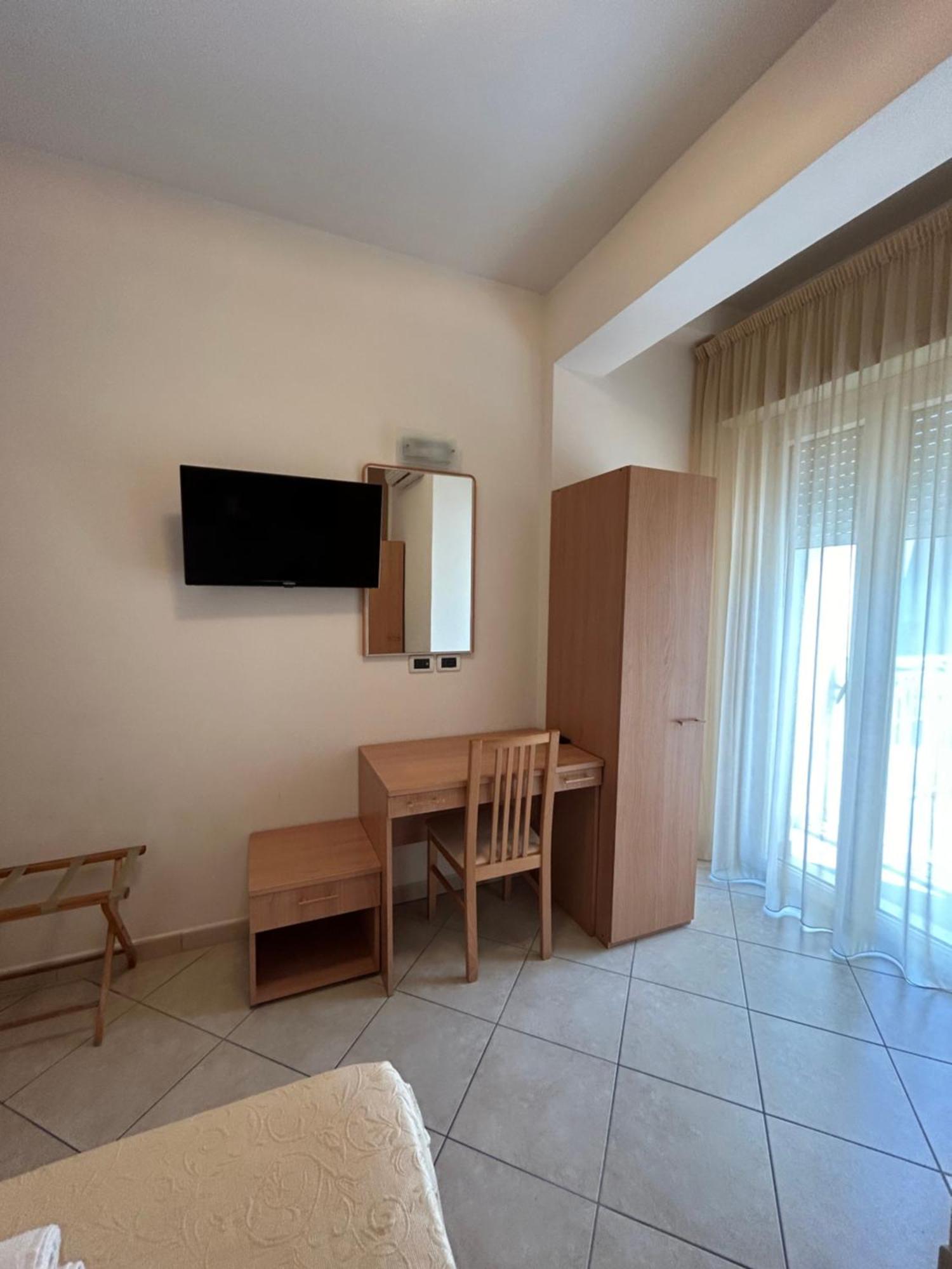 צ'סנטיקו Hotel Favorita מראה חיצוני תמונה