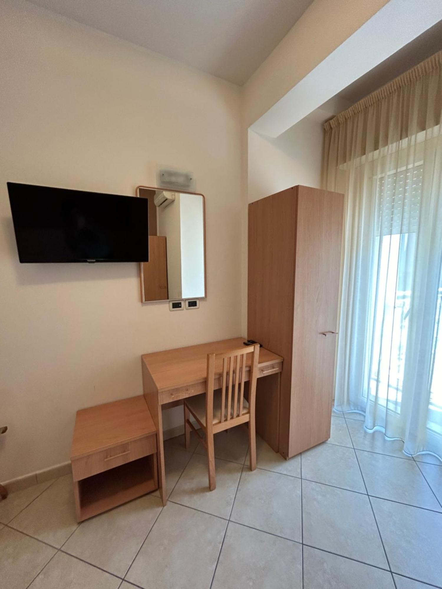 צ'סנטיקו Hotel Favorita מראה חיצוני תמונה