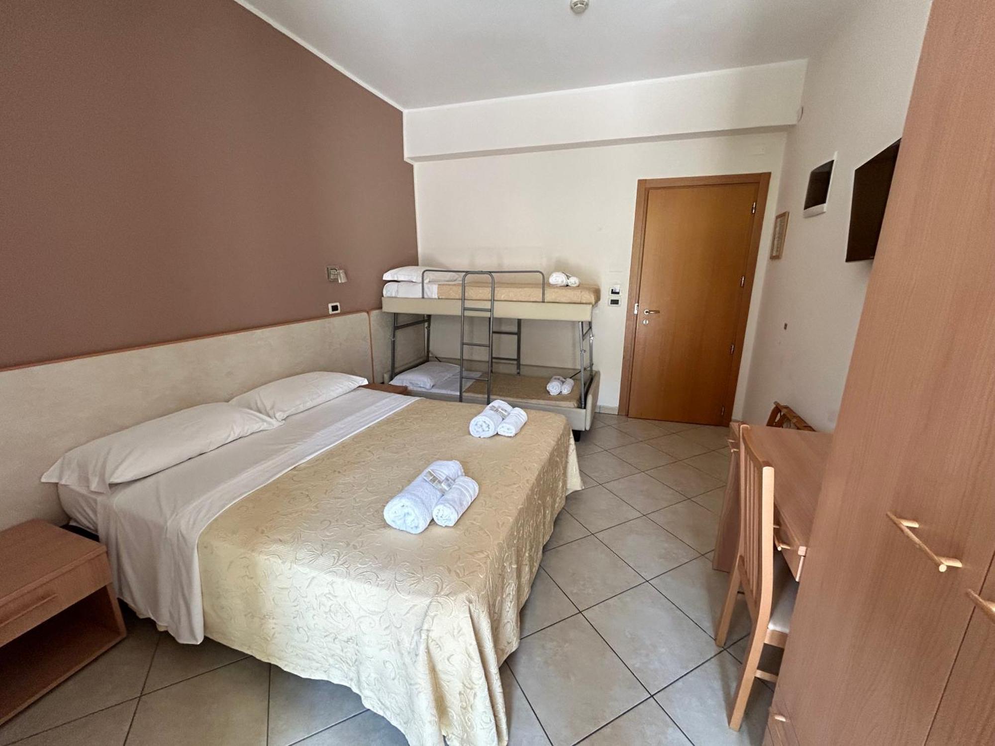 צ'סנטיקו Hotel Favorita מראה חיצוני תמונה