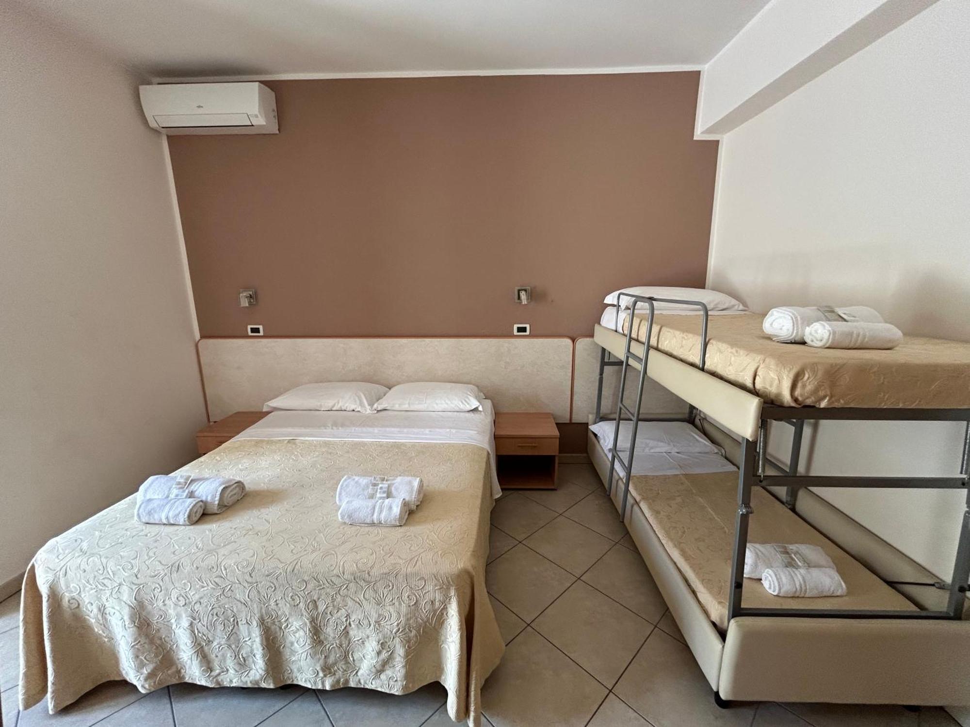 צ'סנטיקו Hotel Favorita מראה חיצוני תמונה