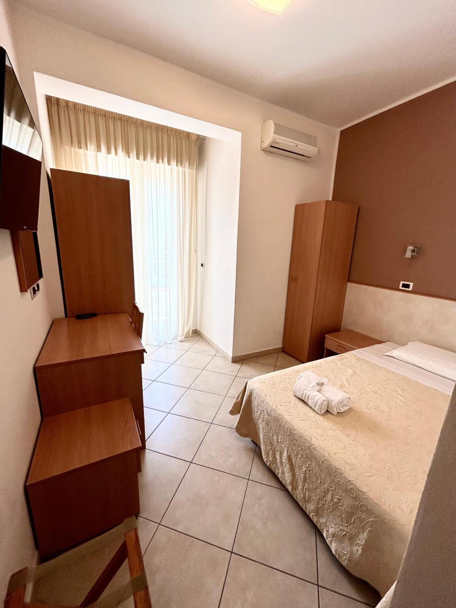 צ'סנטיקו Hotel Favorita מראה חיצוני תמונה