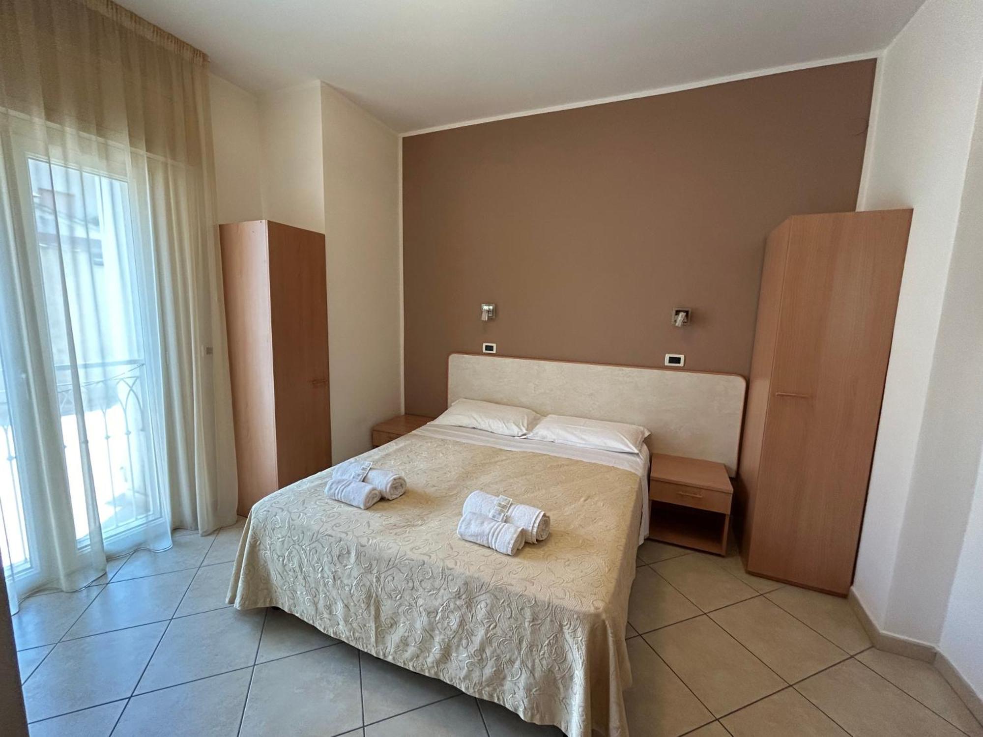 צ'סנטיקו Hotel Favorita מראה חיצוני תמונה