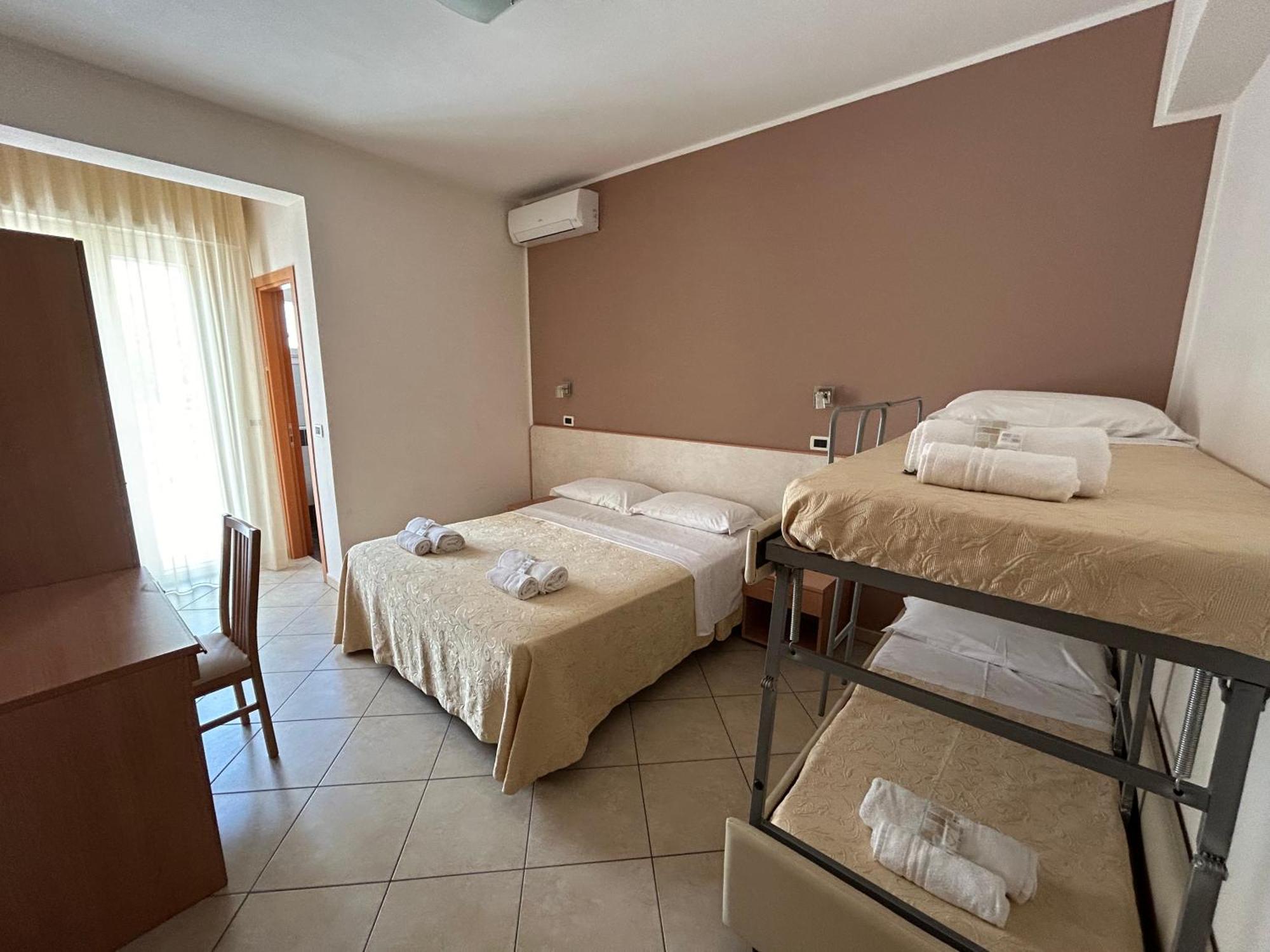 צ'סנטיקו Hotel Favorita מראה חיצוני תמונה