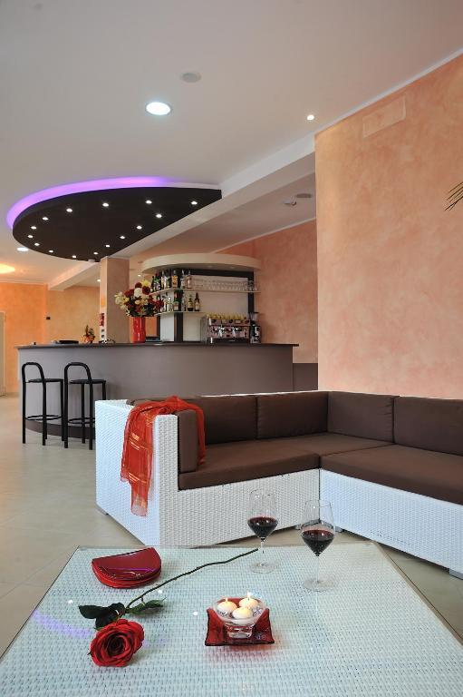 צ'סנטיקו Hotel Favorita מראה חיצוני תמונה
