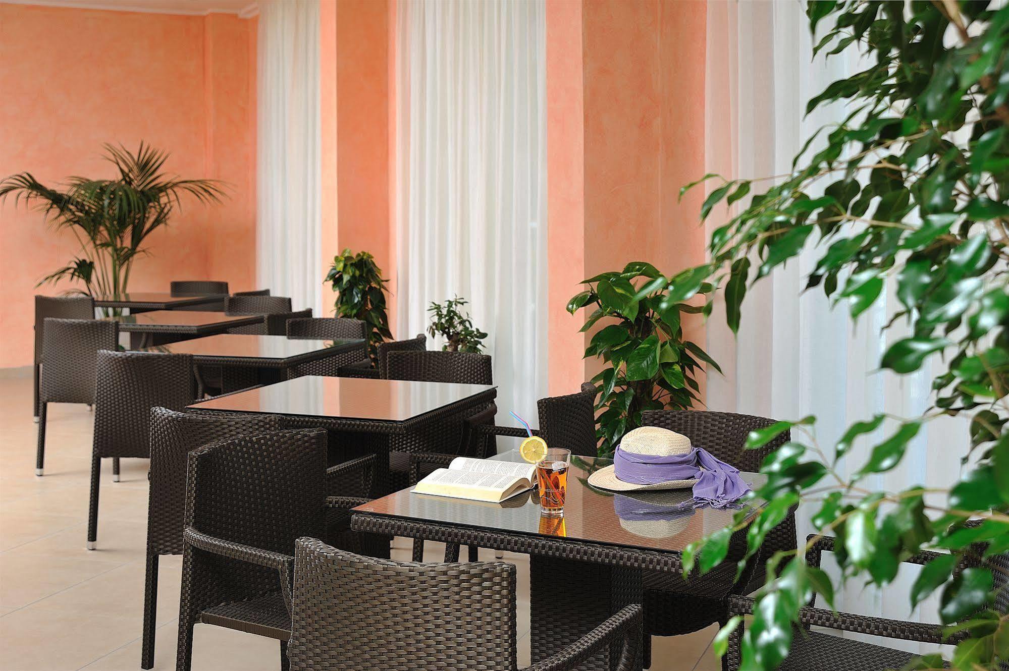 צ'סנטיקו Hotel Favorita מראה חיצוני תמונה