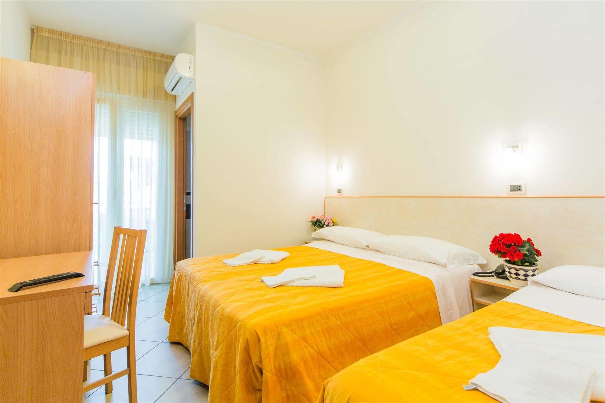 צ'סנטיקו Hotel Favorita מראה חיצוני תמונה