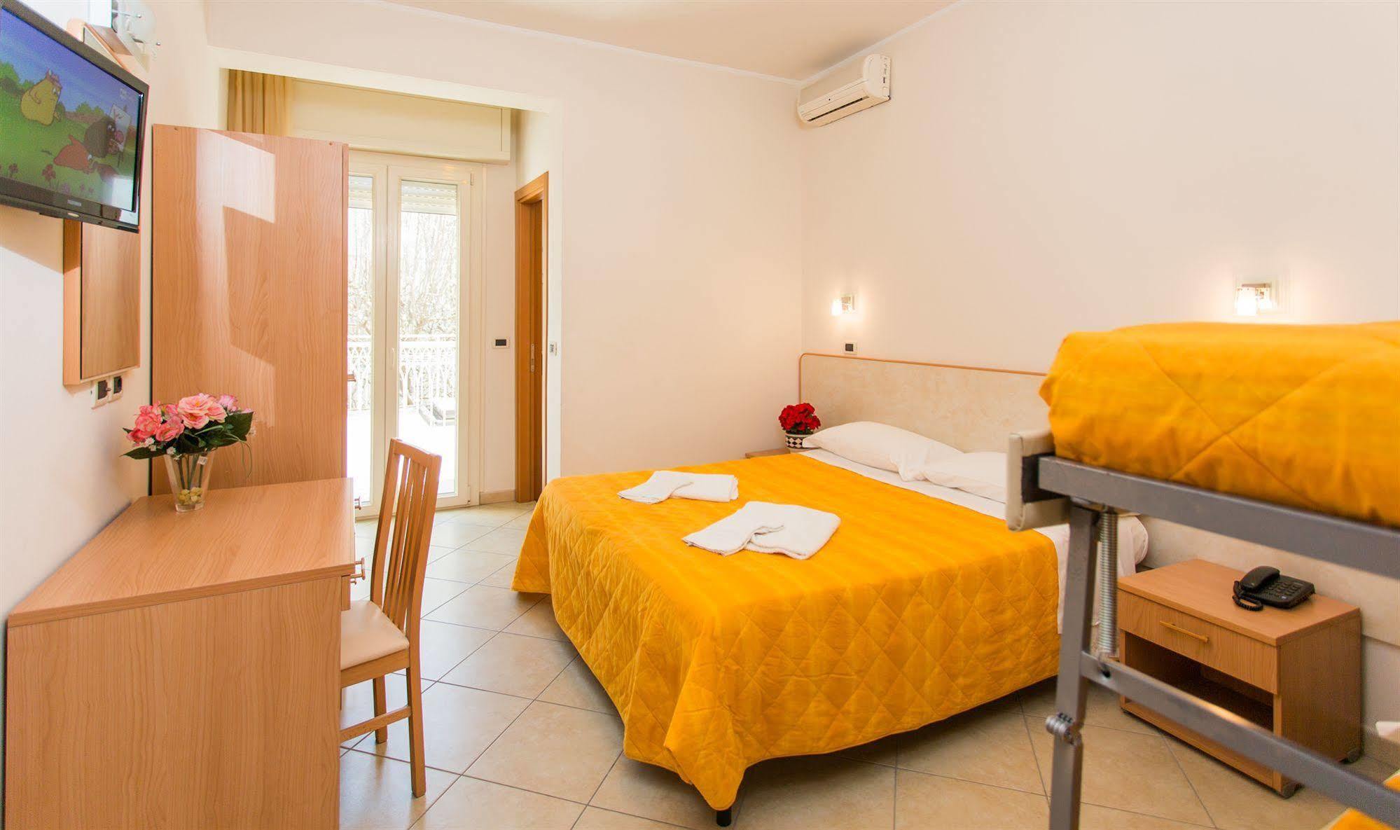 צ'סנטיקו Hotel Favorita מראה חיצוני תמונה