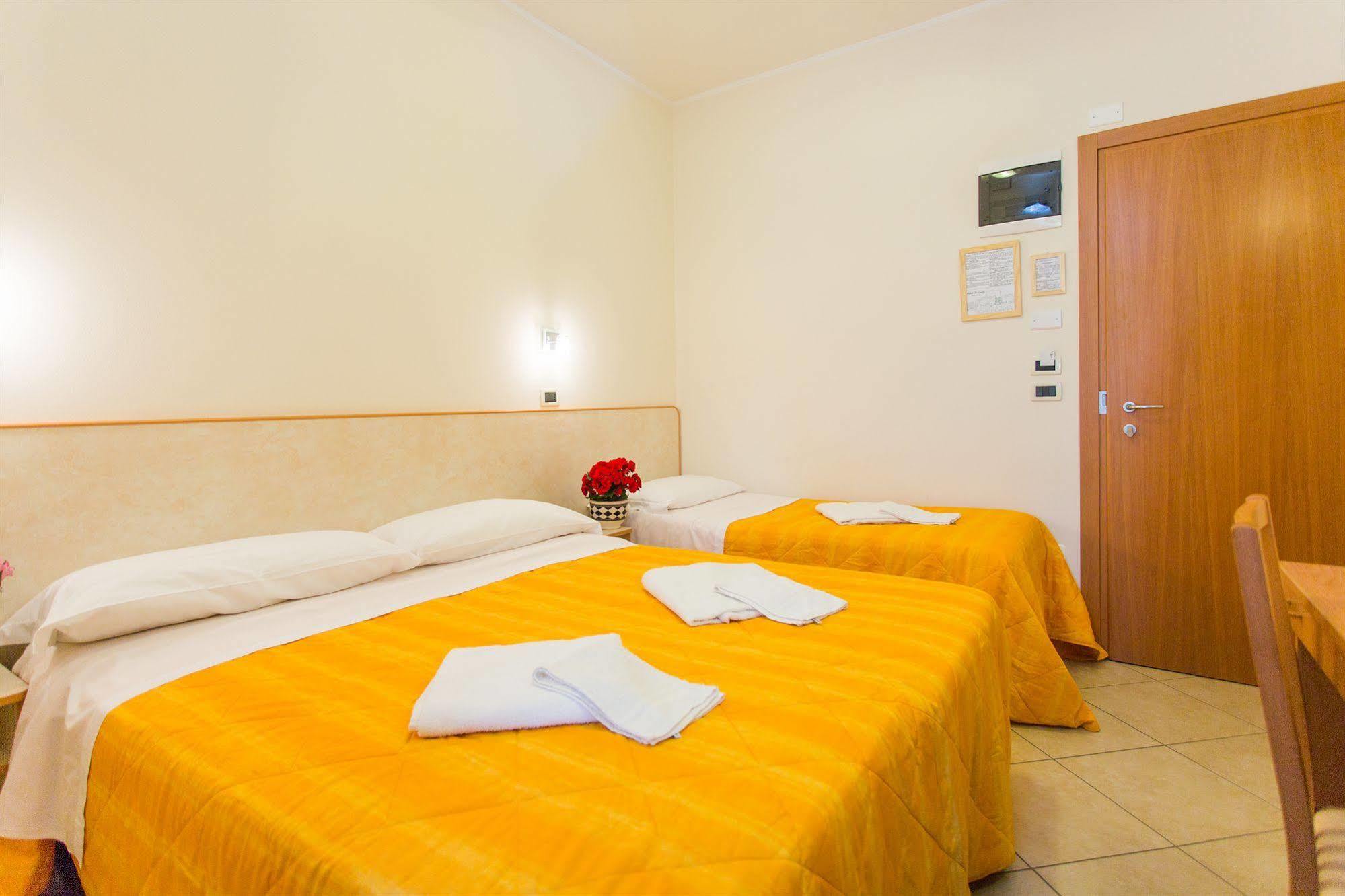 צ'סנטיקו Hotel Favorita מראה חיצוני תמונה