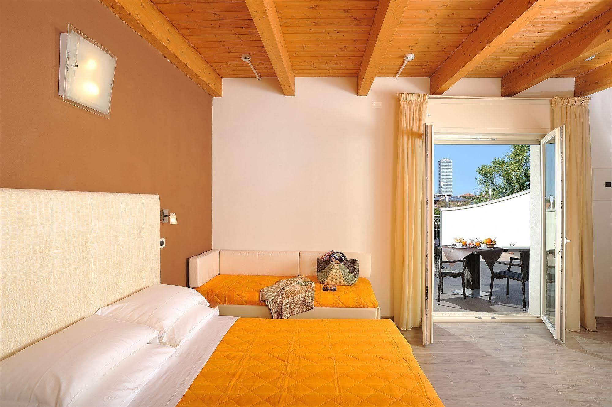 צ'סנטיקו Hotel Favorita מראה חיצוני תמונה